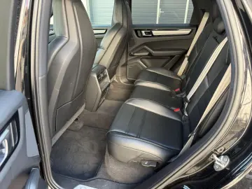 PORSCHE Cayenne Platinum Edition