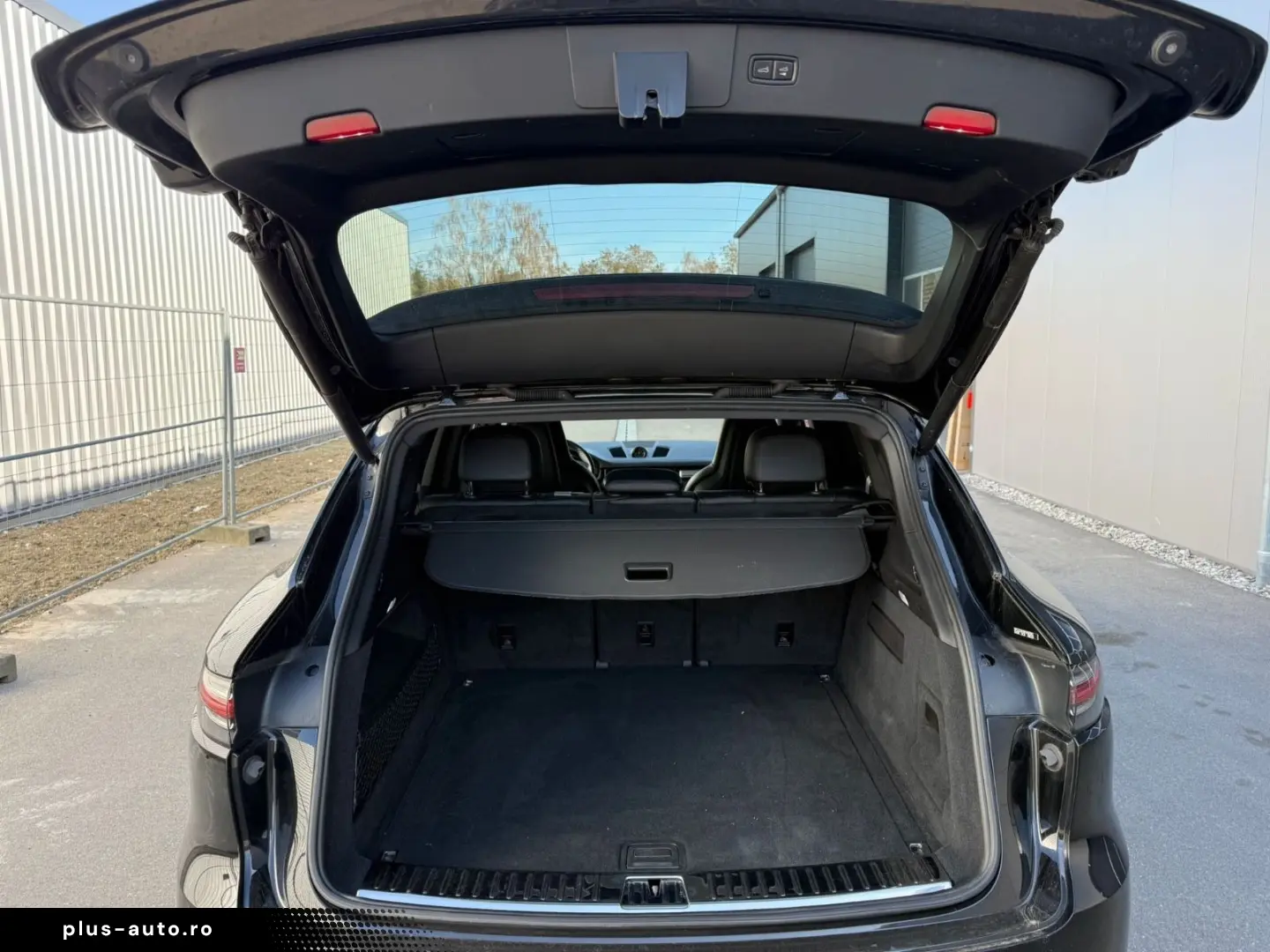 PORSCHE Cayenne Platinum Edition