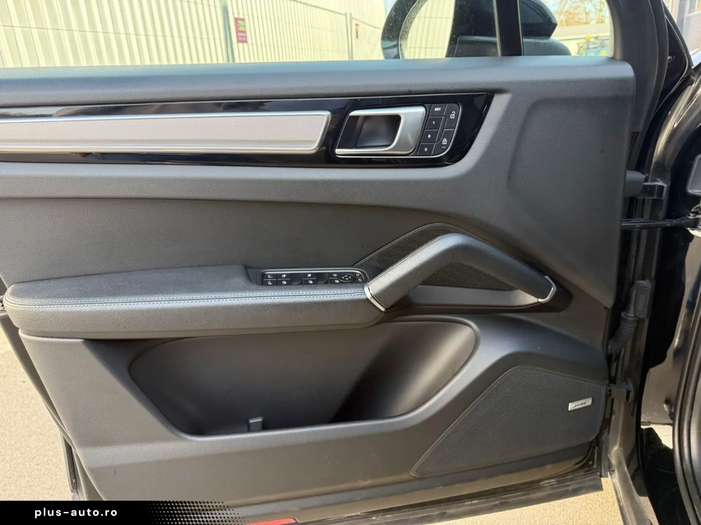 PORSCHE Cayenne Platinum Edition