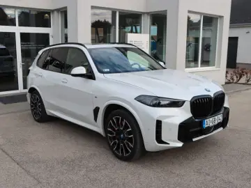 BMW X5 50e MPro Innov Comf  Travel Sky B&W net €70k