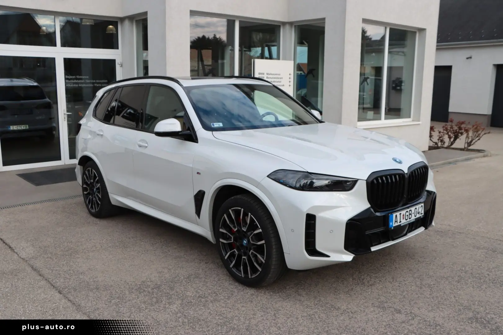 BMW X5 50e MPro Innov Comf  Travel Sky B&W net €70k