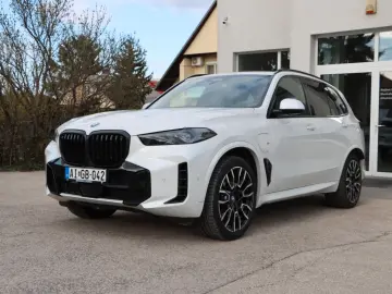 BMW X5 50e MPro Innov Comf  Travel Sky B&W net €70k