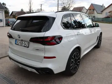 BMW X5 50e MPro Innov Comf  Travel Sky B&W net €70k