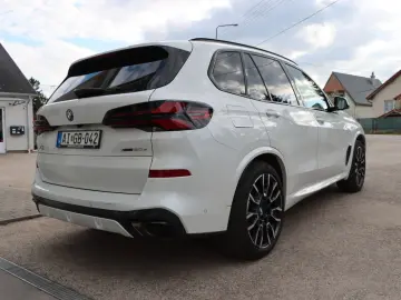 BMW X5 50e MPro Innov Comf  Travel Sky B&W net €70k