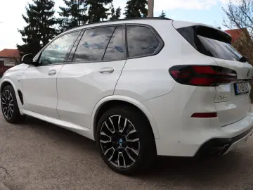 BMW X5 50e MPro Innov Comf  Travel Sky B&W net €70k