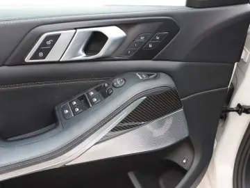 BMW X5 50e MPro Innov Comf  Travel Sky B&W net €70k