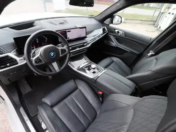 BMW X5 50e MPro Innov Comf  Travel Sky B&W net €70k