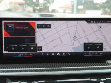 BMW X5 50e MPro Innov Comf  Travel Sky B&W net €70k