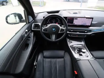 BMW X5 50e MPro Innov Comf  Travel Sky B&W net €70k