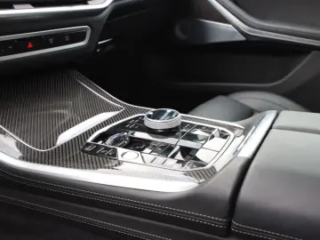 BMW X5 50e MPro Innov Comf  Travel Sky B&W net €70k