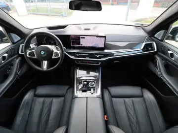 BMW X5 50e MPro Innov Comf  Travel Sky B&W net €70k