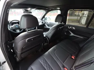 BMW X5 50e MPro Innov Comf  Travel Sky B&W net €70k