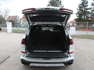 BMW X5 50e MPro Innov Comf  Travel Sky B&W net €70k