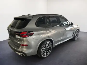 BMW X5 xDrive 30d M-SPORT LED AHK PANO-DA 7-SITZ