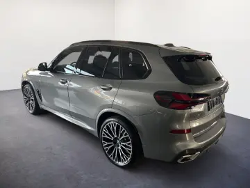 BMW X5 xDrive 30d M-SPORT LED AHK PANO-DA 7-SITZ