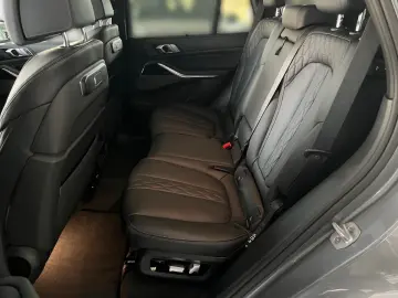 BMW X5 xDrive 30d M-SPORT LED AHK PANO-DA 7-SITZ