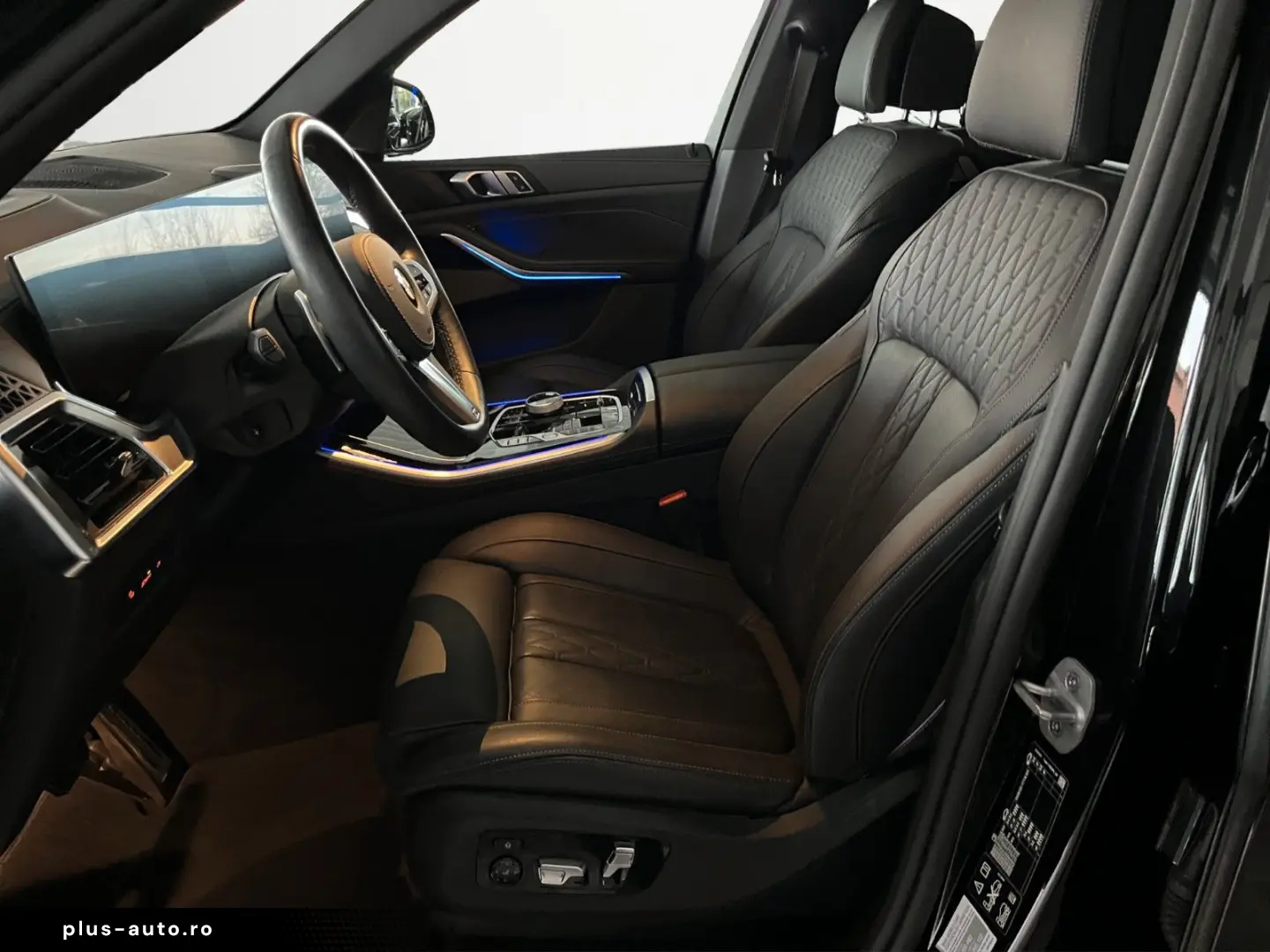 BMW X5 xDrive 40i M-SPORT PRO AHK PANO 7-SITZ VOLL