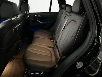 BMW X5 xDrive 40i M-SPORT PRO AHK PANO 7-SITZ VOLL