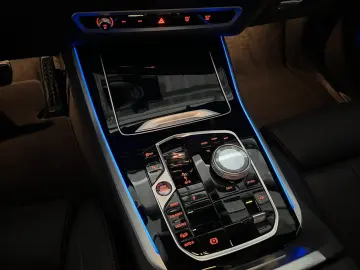 BMW X5 xDrive 40i M-SPORT PRO AHK PANO 7-SITZ VOLL