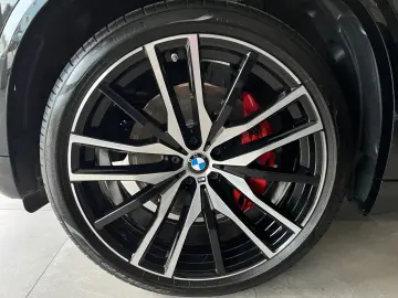 BMW X5 xDrive 40i M-SPORT PRO AHK PANO 7-SITZ VOLL