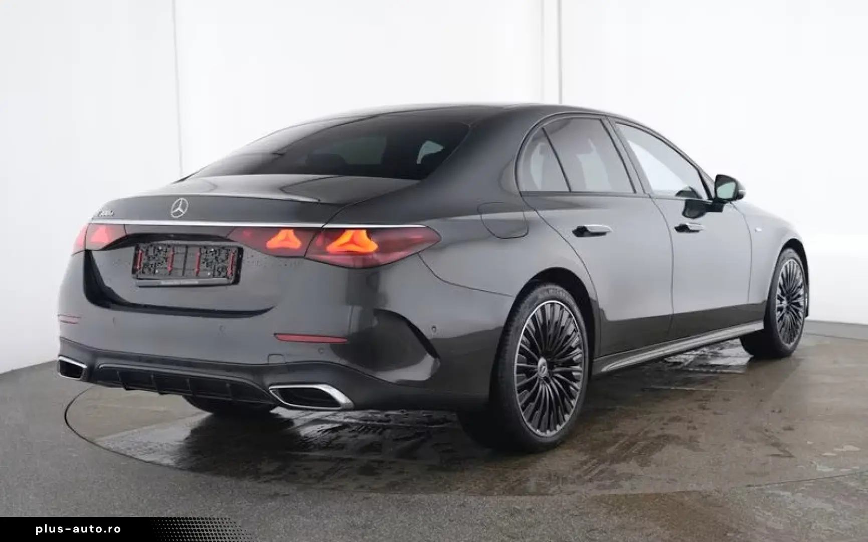 Mercedes Benz E300e AMG Superscreen