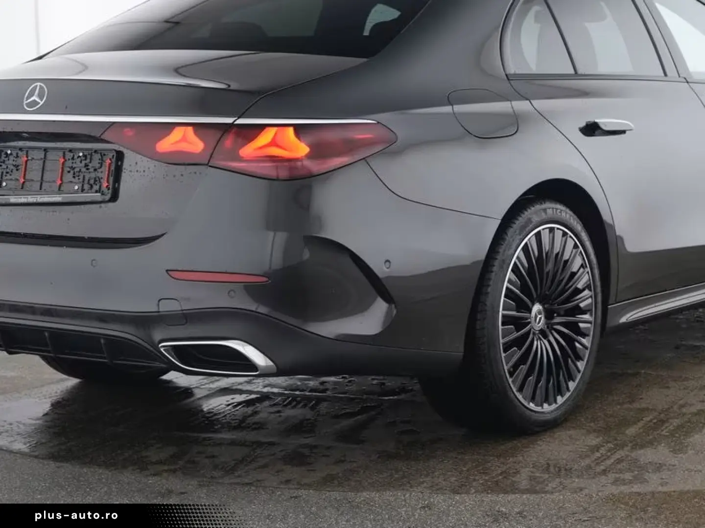 Mercedes Benz E300e AMG Superscreen