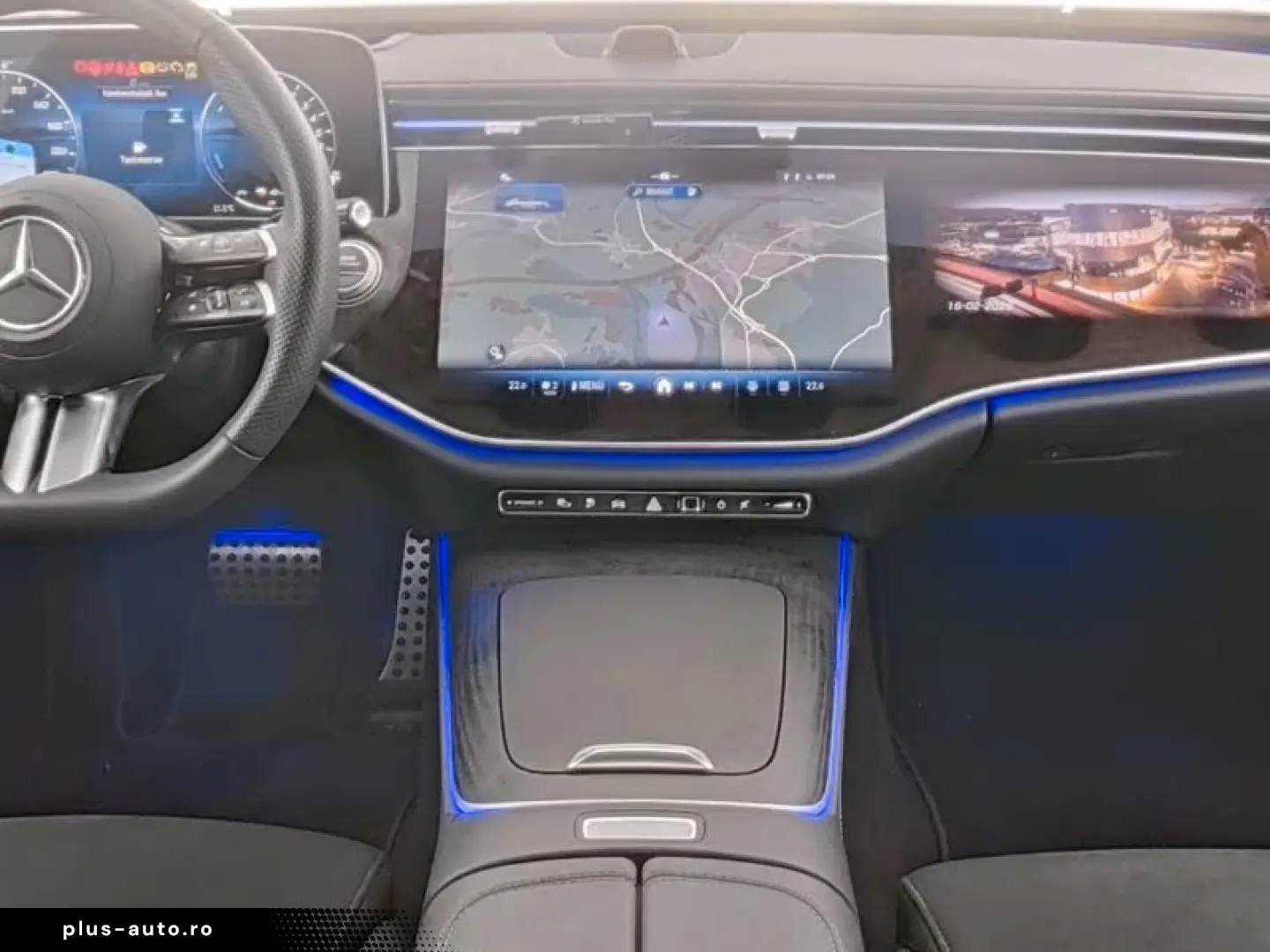 Mercedes Benz E300e AMG Superscreen