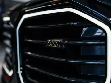 BMW XM PHEV 4.4AS - M sport - AHK - Massage - HUD -