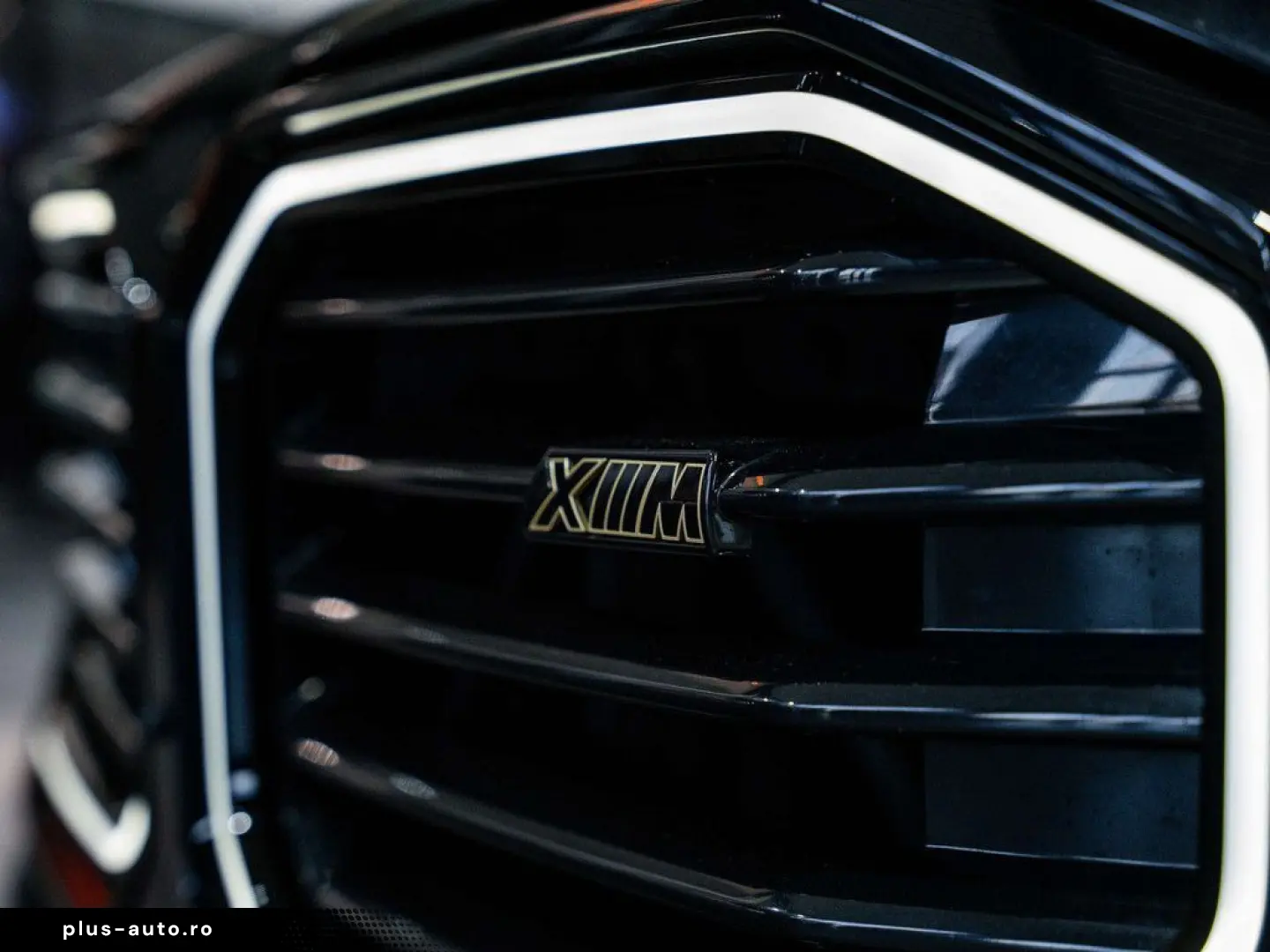 BMW XM PHEV 4.4AS - M sport - AHK - Massage - HUD -