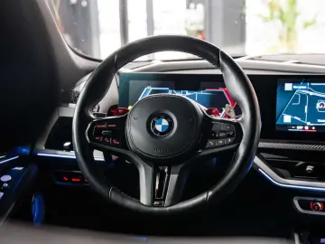 BMW XM PHEV 4.4AS - M sport - AHK - Massage - HUD -