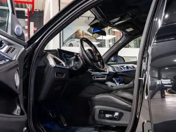 BMW XM PHEV 4.4AS - M sport - AHK - Massage - HUD -