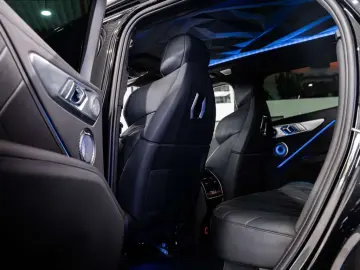 BMW XM PHEV 4.4AS - M sport - AHK - Massage - HUD -