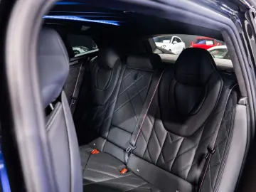 BMW XM PHEV 4.4AS - M sport - AHK - Massage - HUD -