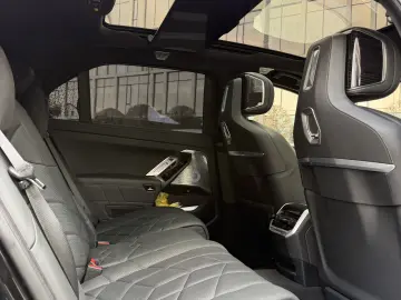 BMW 740d xDrive Pachet M Sport Pro