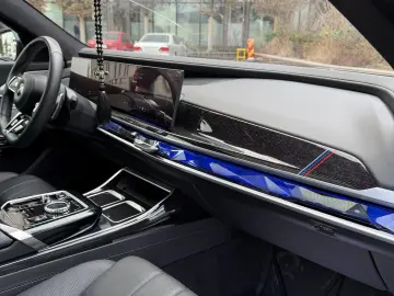 BMW 740d xDrive Pachet M Sport Pro