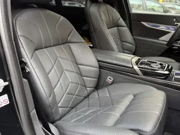 BMW 740d xDrive Pachet M Sport Pro