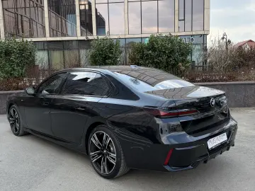 BMW 740d xDrive Pachet M Sport Pro