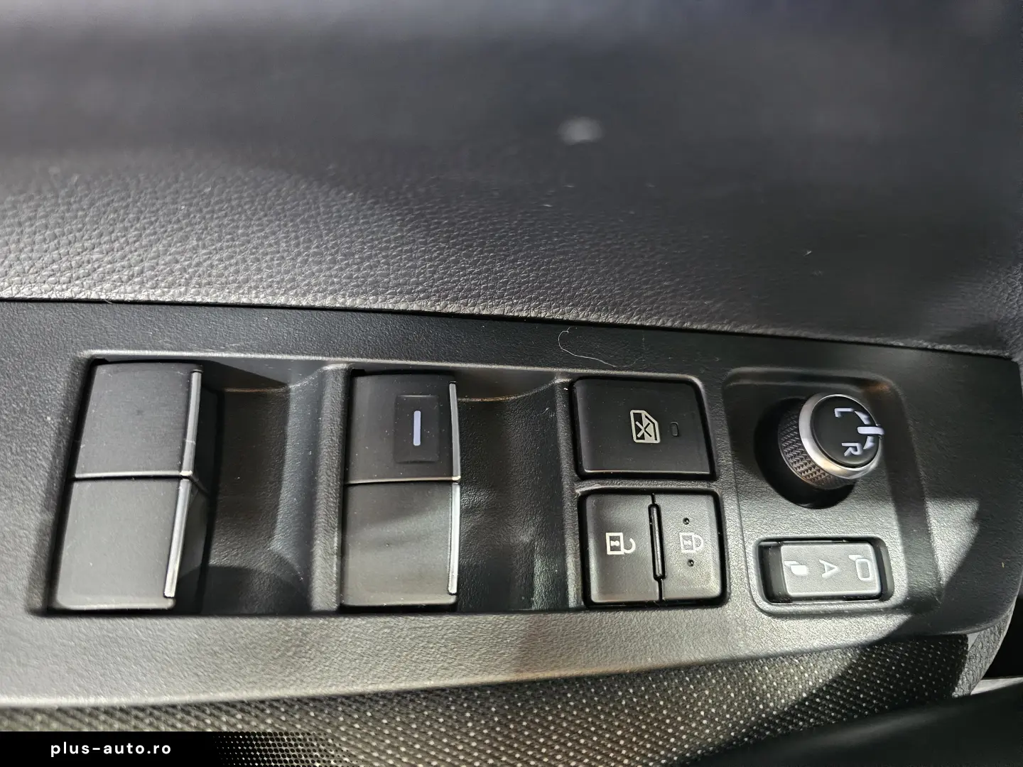 oyota Corolla 1.8 Hybrid Business Aut.