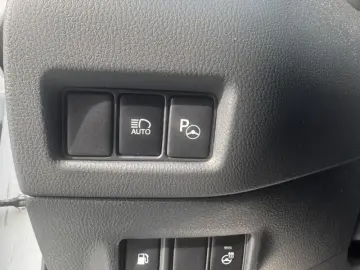 TOYOTA C-HR 1.8 HSD C-lassy Business LED mono-tone