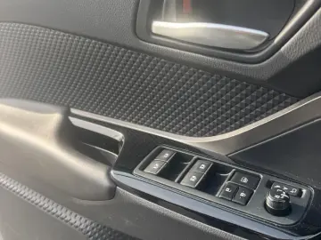 TOYOTA C-HR 1.8 HSD C-lassy Business LED mono-tone