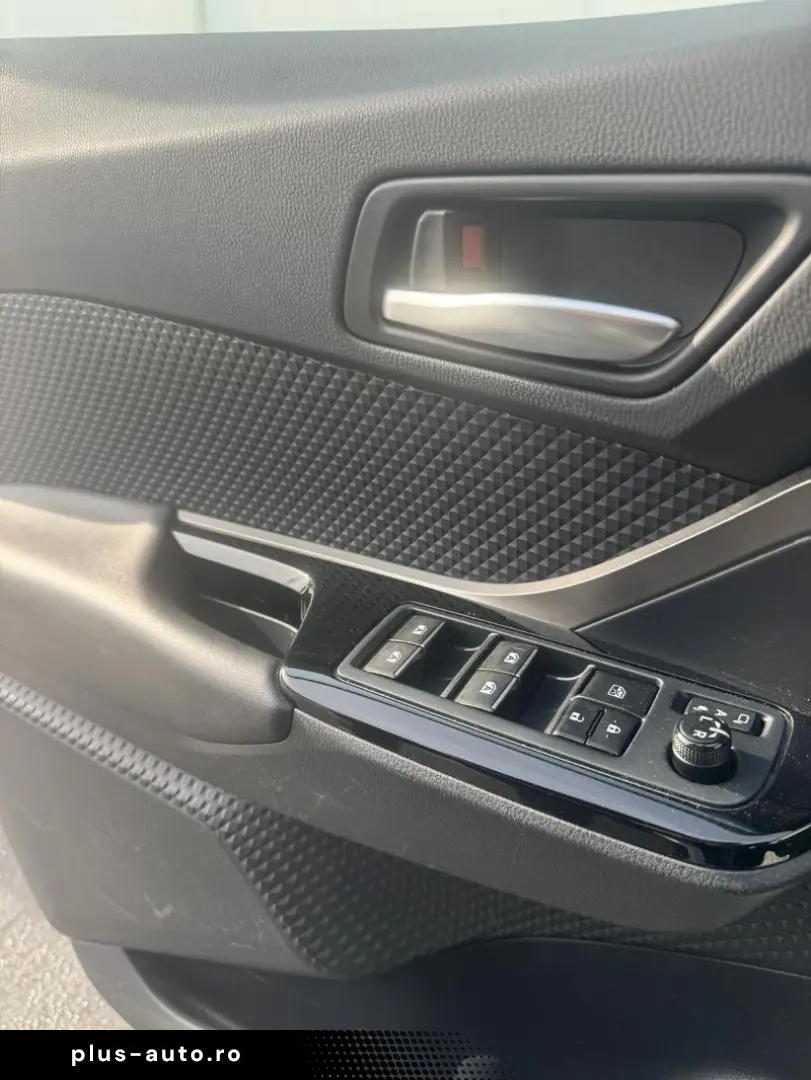 TOYOTA C-HR 1.8 HSD C-lassy Business LED mono-tone