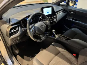 TOYOTA C-HR Hybrid Team D NAVI Sitzheizung KAmera Garan