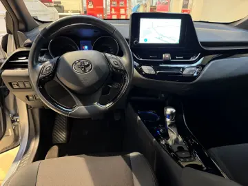 TOYOTA C-HR Hybrid Team D NAVI Sitzheizung KAmera Garan