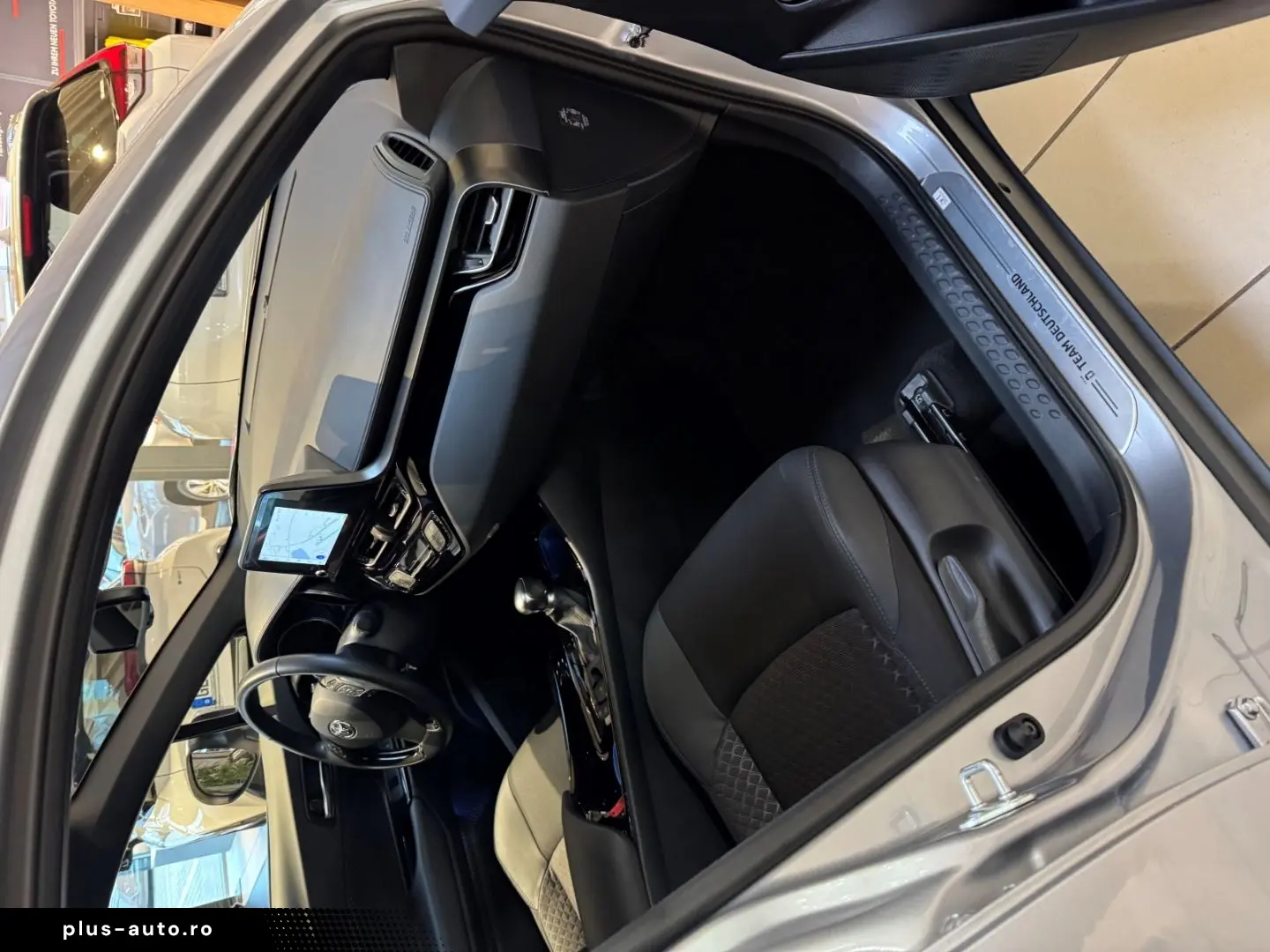 TOYOTA C-HR Hybrid Team D NAVI Sitzheizung KAmera Garan