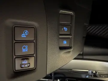 TOYOTA C-HR Hybrid Team D NAVI Sitzheizung KAmera Garan