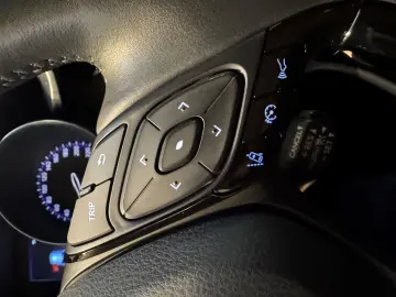 TOYOTA C-HR Hybrid Team D NAVI Sitzheizung KAmera Garan