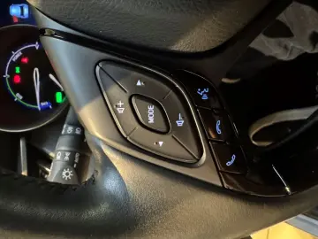 TOYOTA C-HR Hybrid Team D NAVI Sitzheizung KAmera Garan