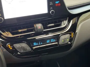 TOYOTA C-HR Hybrid Team D   CarPlay & Android Auto   Si