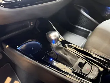 TOYOTA C-HR Hybrid Team D   CarPlay & Android Auto   Si
