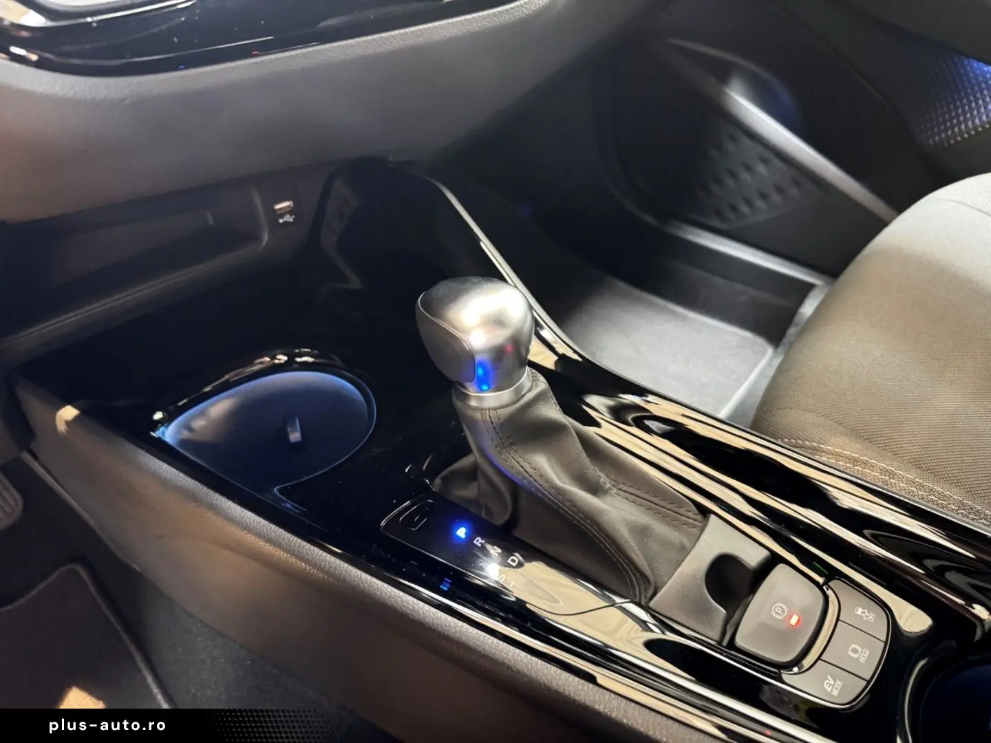 TOYOTA C-HR Hybrid Team D   CarPlay & Android Auto   Si